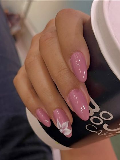 Because regular nails are too basic. Go 3D with this beautiful floral accent nail. The delicate white flower is sculpted from acrylic, adding a touch of elegance and dimension to this mauve manicure.