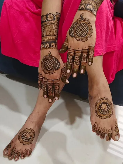 A complete mehendi look with matching mandala designs on the hands and feet for a cohesive and elegant style.