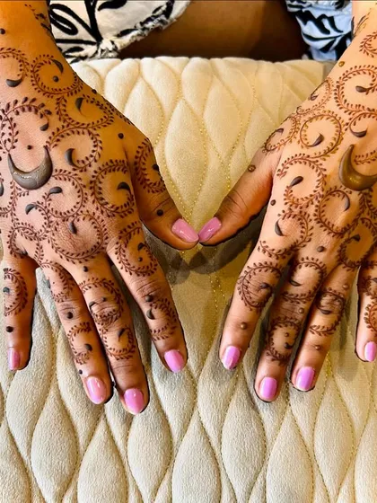 For a more modern and minimalist Karwa Chauth look, I created this pattern using crescent moons and delicate swirls. It's a simple yet elegant design that still captures the essence of the festival.