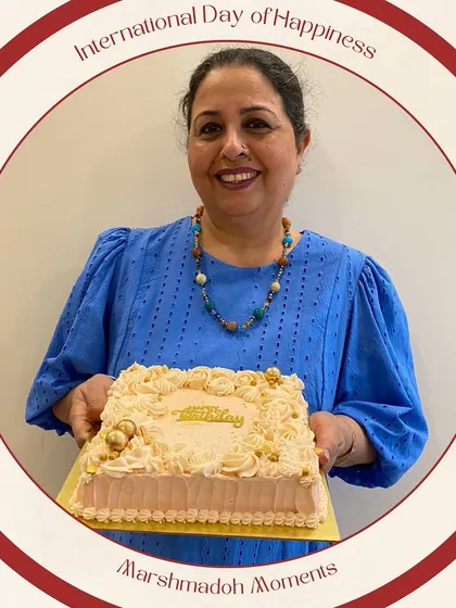 On the International Day of Happiness, I was reminded that baking is my way of sharing it. Holding this cake, I felt so grateful for every client who lets me be a part of their happy moments.