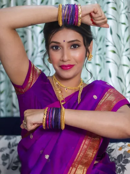 I love when a look comes together perfectly. For this client, I created a natural yet glamorous makeup look with a bold pink lip and a soft, elegant updo to complement her stunning purple Paithani saree.