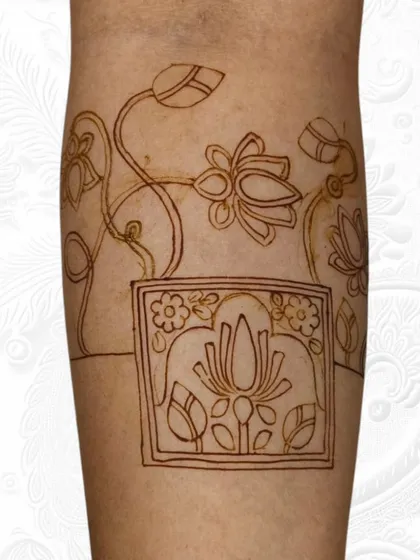 The initial outline of a lotus-themed armband. We start with a clear structure before filling in the details, ensuring a balanced and beautiful final design.
