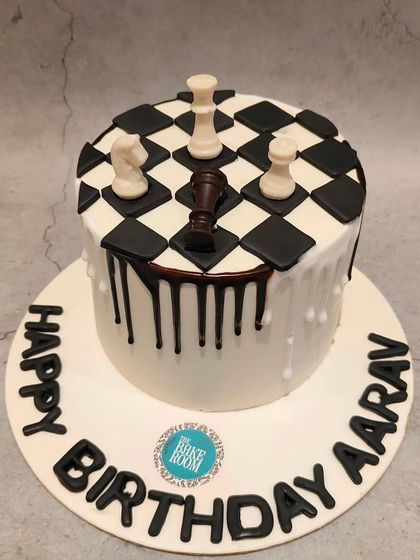 Chic & Themed Cakes for Adults photo 16