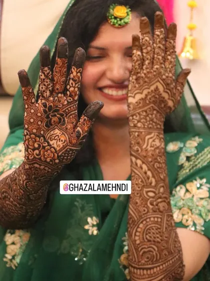 A happy bride, Afnan, showing off her complete bridal mehndi.