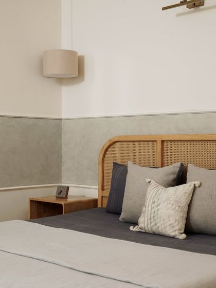 A duplicate of 139, showing the Japandi bed and headboard.