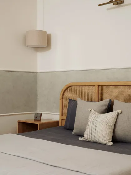 A duplicate of 139, showing the Japandi bed and headboard.