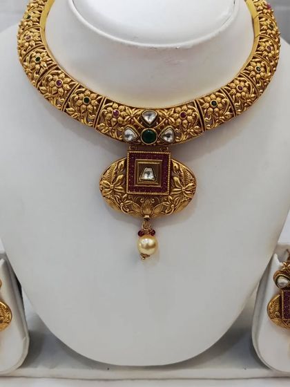An antique-finish choker with a square pendant, perfect for pairing with a traditional saree for an elegant, understated look.