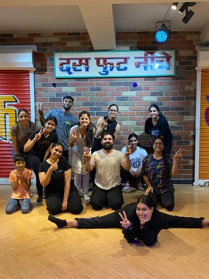 What a Sunday it was. A group photo with everyone who was part of the workshop. I'm overwhelmed by the energy and passion everyone brings to the floor.