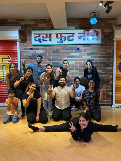 What a Sunday it was. A group photo with everyone who was part of the workshop. I'm overwhelmed by the energy and passion everyone brings to the floor.