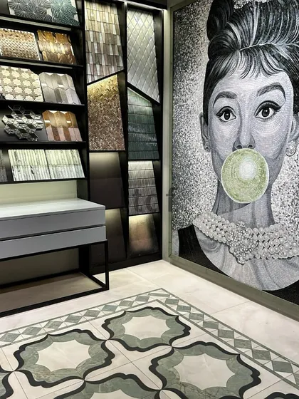 The Bathline store carries a unique design narrative, integrating a distinctive brand story while providing the perfect backdrop for curated products. The monochrome Audrey Hepburn artwork adds a layer of playful sophistication that resonates with the brand’s identity.