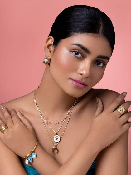 For this jewelry-focused beauty shoot, I used minimal styling to let the layered gold necklaces and the model's natural "melanin magic" shine.