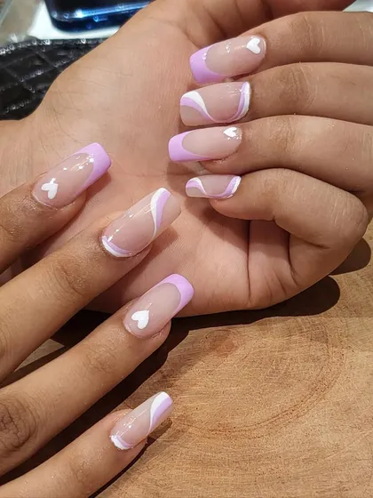 A lovely lavender set for Mother's Day. This design includes delicate white hearts and abstract swirls on a French tip base.