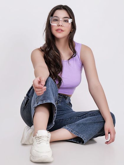 A more direct, engaging pose from the model, drawing the customer's attention while clearly displaying the apparel.