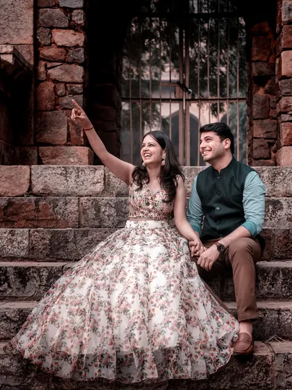 A joyful, candid moment on the steps of an old fort. It shows that even in the most historic settings, it's the spontaneous laughter that truly brings a photograph to life.