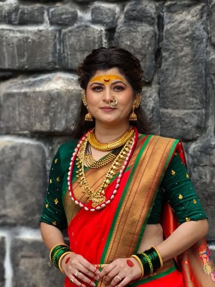 Creating a powerful, devotional look for National Award winning singer Savaniee Ravindrra for her music video "Udo Ambabaicha". The look features a traditional bindi and heavy gold jewelry.