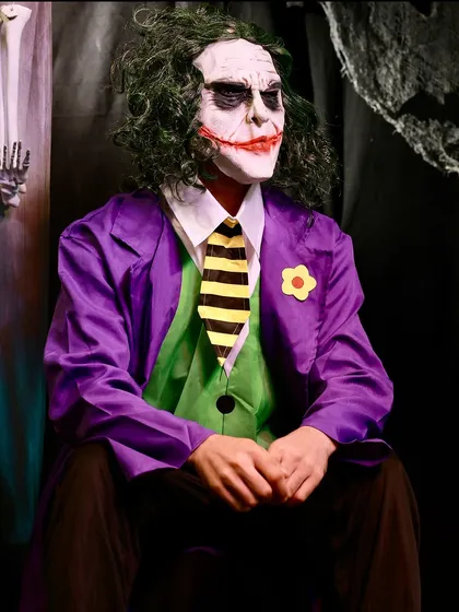 The detail on our Joker mask and costume is what makes it so effective. It's a high-quality outfit that will make you the center of attention at any spooky gathering.