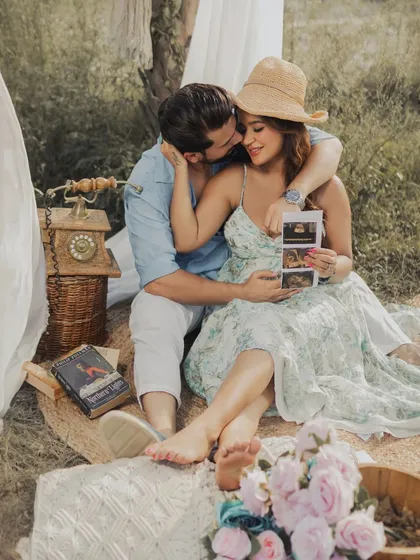A close-up of the couple's picnic, filled with vintage props like an old-fashioned telephone and a classic book. This shot highlights the thoughtful styling and personal touches we bring to our themed shoots.