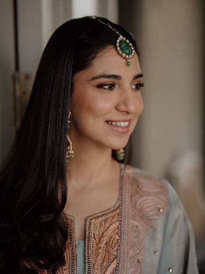 A treat for the eyes. This bride's sundowner Mehendi look is all about that soft, ethereal glow that looks magical in the evening light.