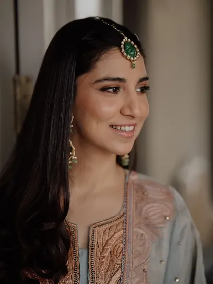 A treat for the eyes. This bride's sundowner Mehendi look is all about that soft, ethereal glow that looks magical in the evening light.