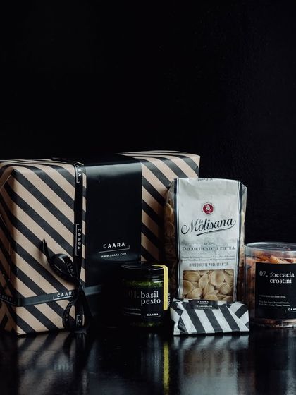 For the dad who loves to cook, our 'Pasta with Papa' gift set is ideal. It includes premium Italian pasta, our fresh basil pesto, and focaccia crostini, all elegantly wrapped for Father's Day.