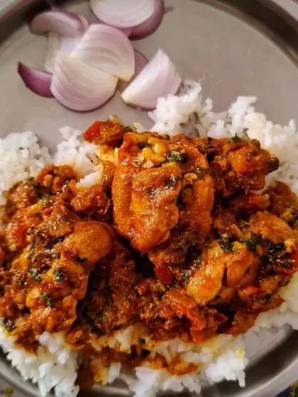 My homestyle chicken curry with aloo (potatoes), served with Indrayani rice. This is the ultimate lazy Sunday lunch for me. Are you team aloo or team boiled egg in your curry?