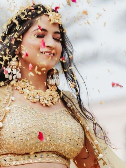 Somesh Chaurasiya - Wedding Photography & Cinematography Vibrant Haldi & Mehendi Moments photo 18