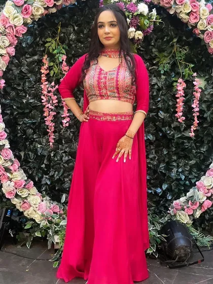 This client looks stunning in a bright pink palazzo suit with an embroidered crop top and jacket. It’s a modern and comfortable rental outfit for a mehendi or sangeet.