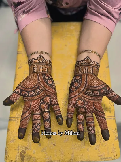 A beautiful Karva Chauth mehendi design. The intricate patterns with elephant motifs and lotus flowers are perfect for this festive occasion.