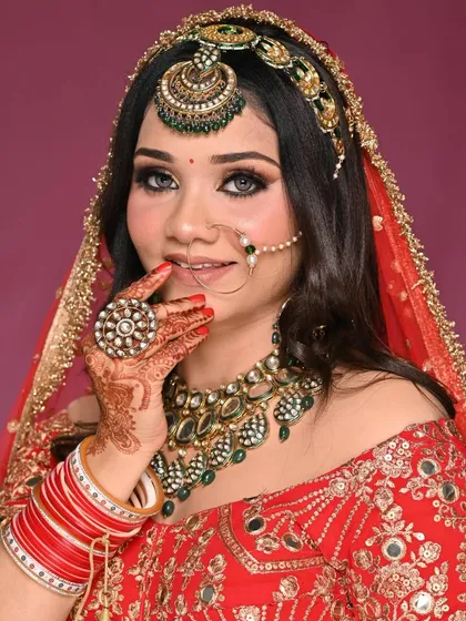 A final shot of this gorgeous bridal look. The makeup is bold yet elegant, ensuring the bride is the center of attention on her special day.