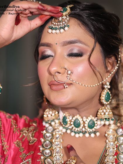 A candid-style shot that feels natural. The makeup remains flawless even in motion, highlighting the importance of professional setting techniques.