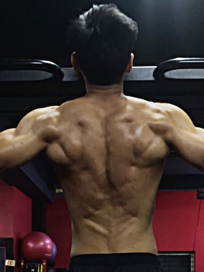 A shot of the impressive back development achieved in just 11 weeks. This is what targeted training for muscle thickness and width can do.