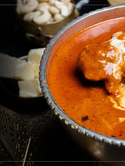 A close-up of the rich, creamy texture of our Mutton Nizamuddin gravy.