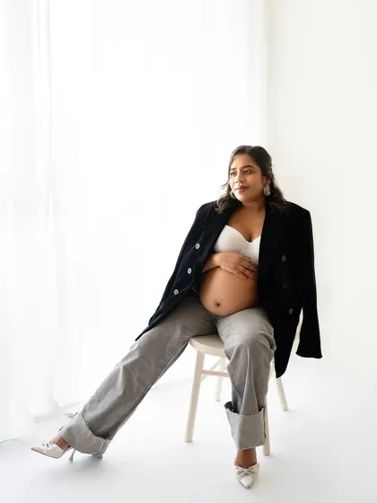 Another powerful and stylish pose from this super cool session. The black and grey tones create a chic, monochromatic look.