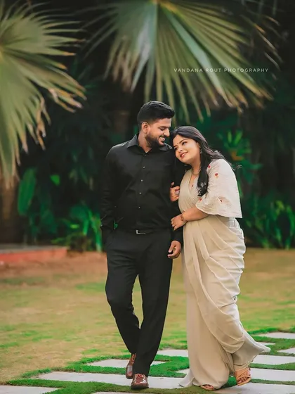 A walk in the woods becomes a romantic escape. I love using the soft, natural light filtering through the trees to create serene and intimate couple portraits.