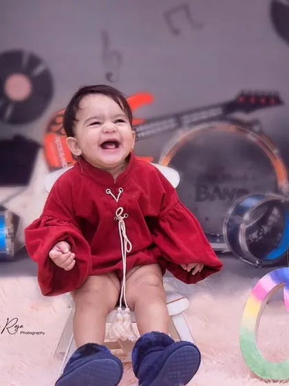 Rockin' and rollin' with my favorite six-string. Even a little cry can make for a super cute and funny photo in this one-year-old music-themed shoot.