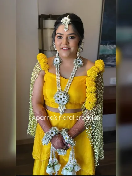 For a Haldi ceremony, bright and happy colors are a must. I created this stunning floral set with vibrant yellow flowers and baby's breath, including unique floral sleeves (bajuband) that drape over the shoulders for a truly special look.