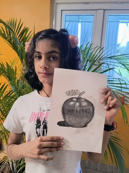 A duplicate image of an excellent example of fine art sketching of an apple.