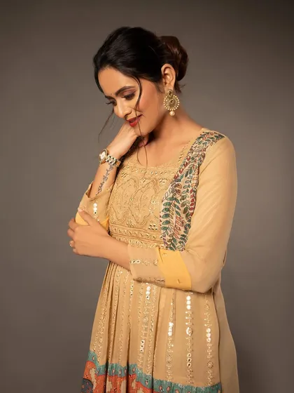 A similar pose, showing the beautiful embroidery on the kurti.