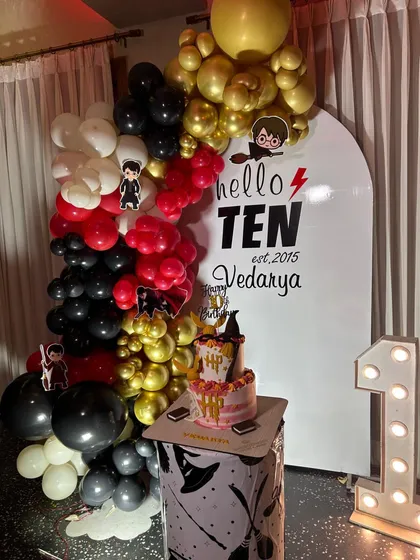 As a huge fan myself, I had so much fun creating this Harry Potter themed birthday. We used the signature house colors in the balloon garland and added character cutouts and a custom "hello TEN" backdrop to bring the magic to the party.