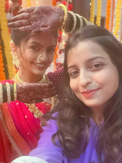 A selfie with the lovely Rumani Khare after her mehendi session on set.