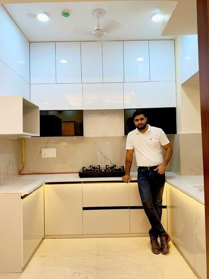 Proudly presenting the finished U-shaped kitchen at Saviour Greenarch. The all-white theme makes the space feel open and airy.