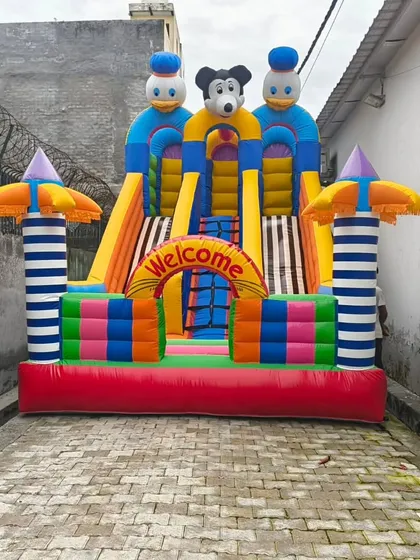 This 3-slider model showcases a yellow and blue color scheme with striped pillars. It's a durable and attractive option for any rental inventory.