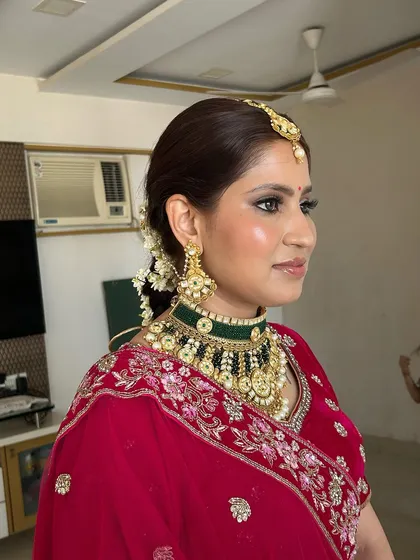 For my timeless brides, a classic look featuring glowing skin and bold kohl-rimmed eyes. This style is elegant and photographs beautifully, paired here with a traditional floral braid.