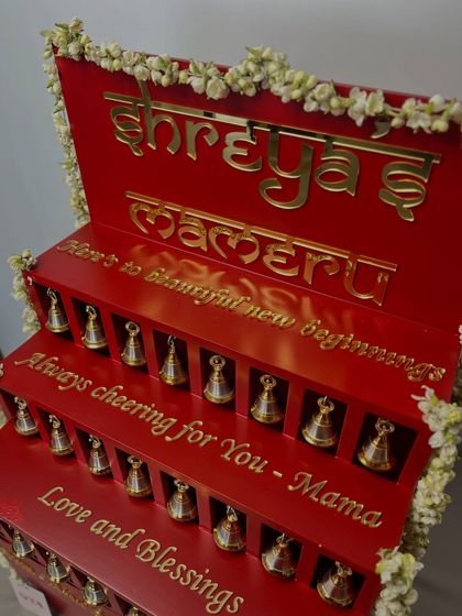 Another detail shot of the gold inscriptions, conveying love and blessings for the bride's new beginnings from her maternal family.