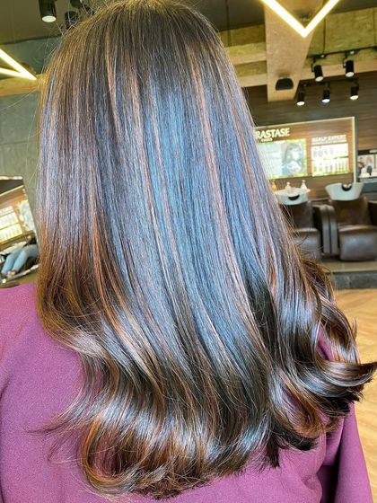 This image shows a detailed look at "ribbon" highlights. The fine, vertical sections of coppery-caramel color are woven through the dark base to create a beautiful, high-dimension effect.