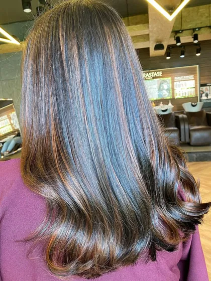 This image shows a detailed look at "ribbon" highlights. The fine, vertical sections of coppery-caramel color are woven through the dark base to create a beautiful, high-dimension effect.