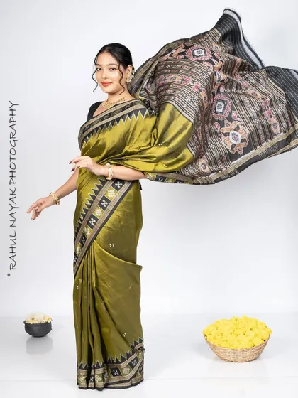 A perfectly draped saree isn't just about the fabric, it's about the movement and grace it brings. This flying pallu shot captures the dynamic beauty of a well-styled Sambalpuri silk saree, ensuring it looks stunning from every angle during a professional photoshoot.