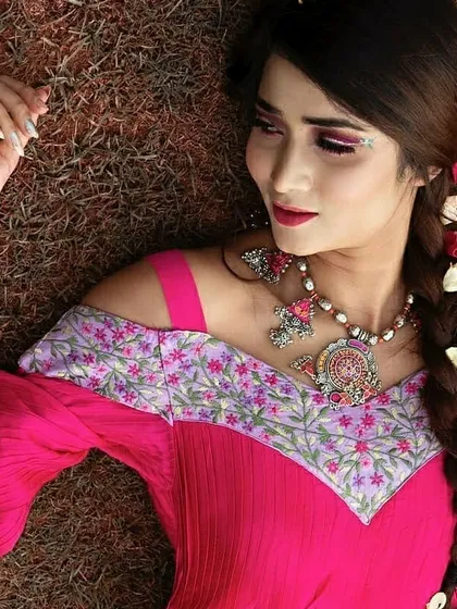 A closer look at my fuchsia pink pleated maxi dress from the 'Passage to India' collection. The off-shoulder design is complemented by a V-shaped neckline with delicate floral embroidery, showcasing my signature indie-chic style for cocktail events.