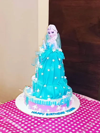 A beautiful multi-tiered birthday cake with a 'Frozen' theme. We can help coordinate all aspects of your party, right down to the perfect cake.