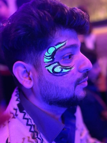 Glow-in-the-Dark: Neon & UV Art photo 7